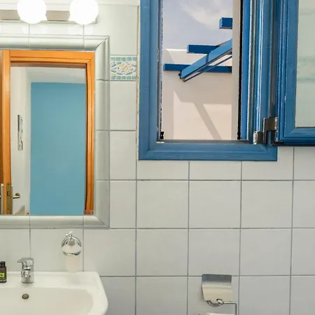 Ninemia Serifos 4 *